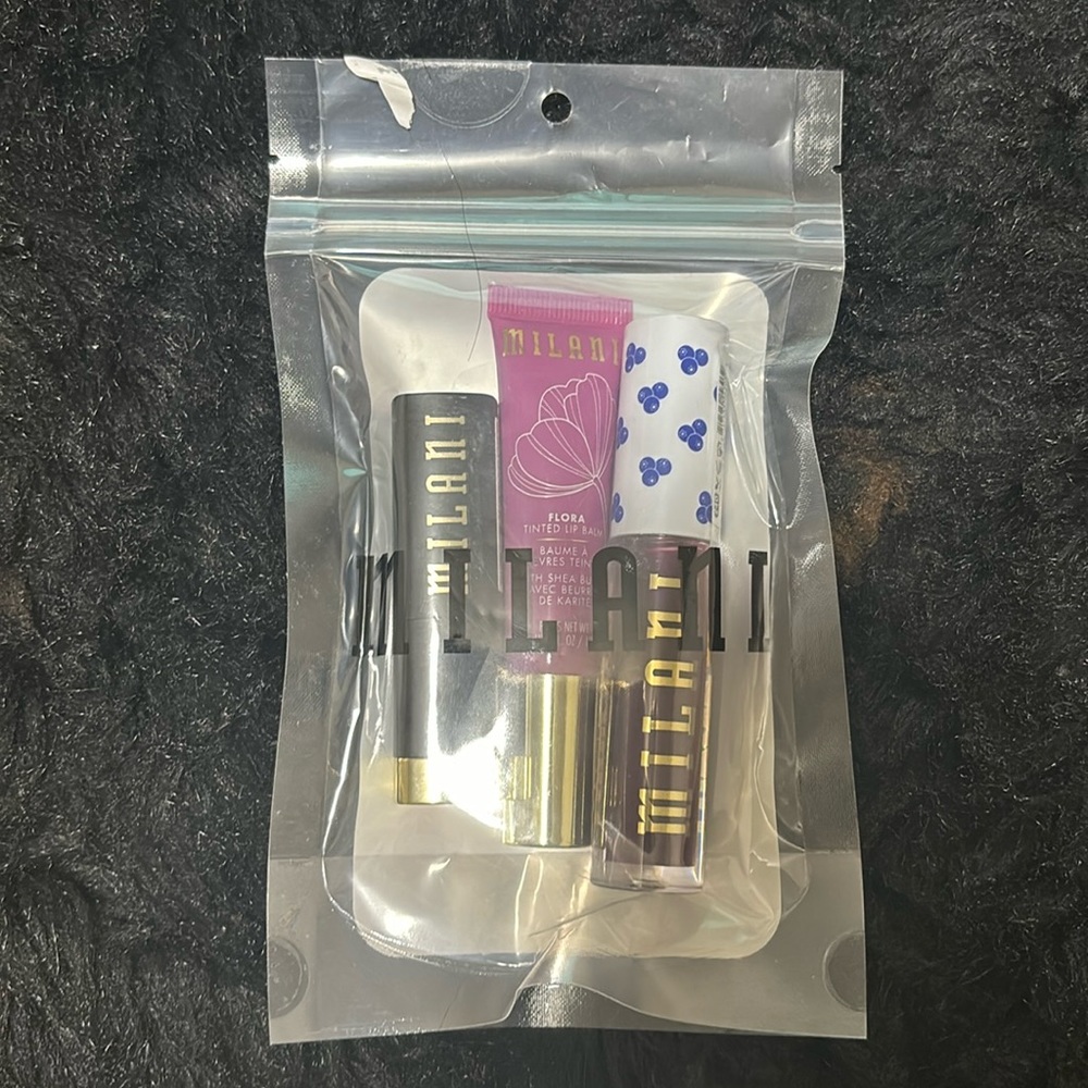 New in bag 3 set of makeup milani ❤️